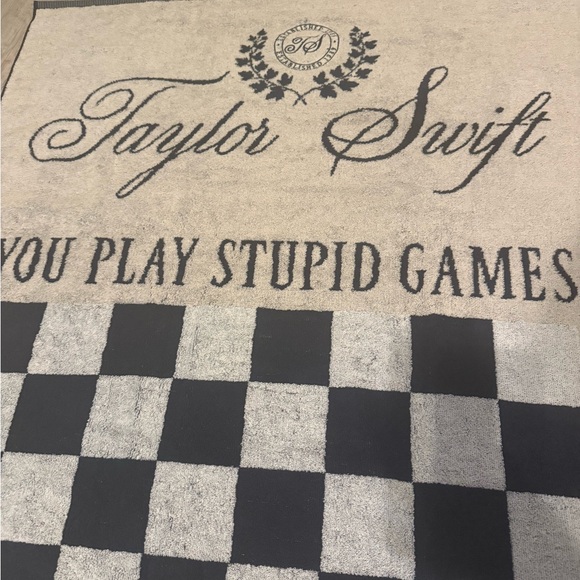 TS Checker Game Towel IN HAND NEW UNOPENED w/tags w/postcards - Picture 10 of 10